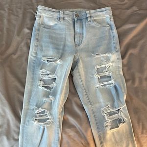 NWOT AE skinny ripped jeans size 8. High-waisted.